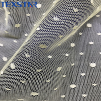 Tissu en maille jacquard 100% polyester avec des points de différentes tailles pour robe, moustiquaire