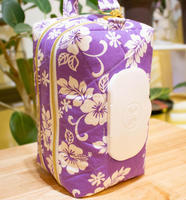 Sac à couches matelassé OEM, double compartiment, support portable pour lingettes bébé, sac à lingettes humides floral à suspendre pour voiture et poussette