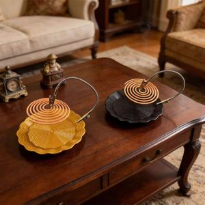 Support pour spirales anti-moustiques en fer, design à clip détachable, pour usage domestique, plateau parfumé au bois de santal avec finition électroplaquée - Product Image 1