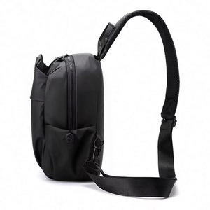 Échantillon gratuit : sac de poitrine pour homme en tissu imperméable et doux au toucher, de haute qualité, pour la vie quotidienne, les promenades en plein air, avec bandoulière. - Product Image 3