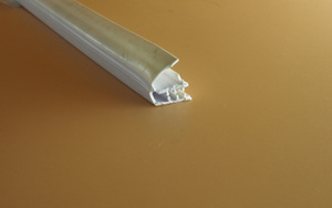 โปรไฟล์พลาสติก PVC/UPVC/ABS/PP แบบรีดขึ้นรูปตามสั่ง เป็นมิตรกับสิ่งแวดล้อม ทนทาน ดีไซน์ทันสมัย สำหรับใช้ในซูเปอร์มาร์เก็ตและโรงพยาบาล - Product Image 3