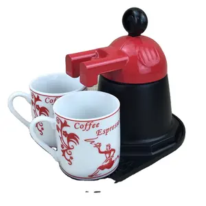 No fogão 2 copos mini espresso moka máquina de café com copos