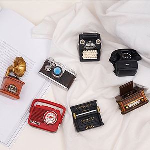 Venta al por mayor de artesanías de resina vintage, Mini adornos creativos con forma de radio telefónica para Retro Nostalgia decoración del hogar regalo para niños/ - Product Image 5