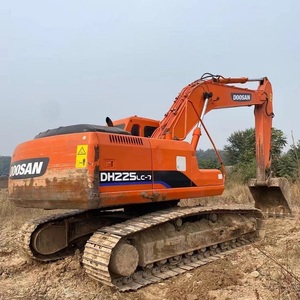 รถขุดไฮดรอลิกแบบตีนตะขาบ Doosan DH225LC-7 ขนาด 22 ตัน ปี 2020 รุ่นแขนยาว พร้อมเครื่องยนต์ เกียร์ PLC และมอเตอร์ สภาพดีเยี่ยม - Product Image 1