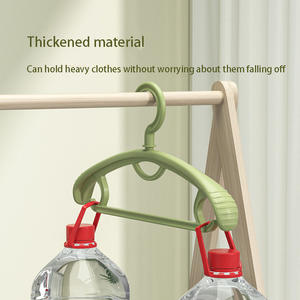Cintres en plastique colorés antidérapants avec crochets pour le rangement des pantalons et des vêtements - Product Image 4