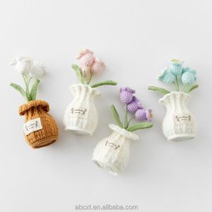 Ornement de maison fini, fleurs de lys en crochet tricotées à la main, plantes en pot - Product Image 5