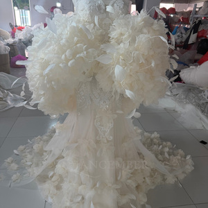 Vestido de Novia Wx374 Color Marfil, Sin Tirantes, con Tul Floral 3D, Apliques de Encaje con Cuentas, Manga Larga, Largo hasta el Suelo, Cola de Capilla - Product Image 3