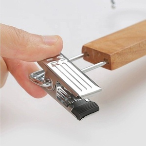 Cintres à pantalons en <span class=keywords><strong>bois</strong></span> avec crochet pivotant à 360°, support antidérapant pour jupes et pinces, design peu encombrant pour une utilisation dans la garde-robe - Product Image 3