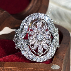 Anello di Lusso con Corona, Fiocco di Neve e Motivi Floreali per Donne, Gioiello da Dito in Stile Elegante - Product Image 5