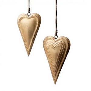 Cœurs en laiton vintage, ornements de Noël faits à la main, clochettes en métal gaufré, pendentifs suspendus pour la maison de campagne et les fêtes - Product Image 1