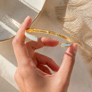 Bracciale a Polsino in Smalto Bianco con Messaggio Nascosto, Placcato Oro 18K, Acciaio Inossidabile, Incisione Personalizzata, Regalo BFF con Messaggio Sarcastico di Incoraggiamento - Product Image 5