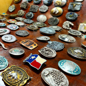 Boucle de ceinture western Boguan 40 mm couleur argent vieilli, tête de tigre 3D, deux pistolets, vintage, avec allume-feu personnalisé - Product Image 2