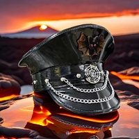 Chapeaux de fête gothiques d'Halloween en gros, chapeaux de capitaine noirs en cuir verni avec chaîne de chauve-souris