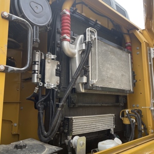 Excavatrice d'occasion CAT 320EL à faible consommation de carburant pour le chargement de pierres de riprap dans de grands camions à benne sur les chantiers - Product Image 2