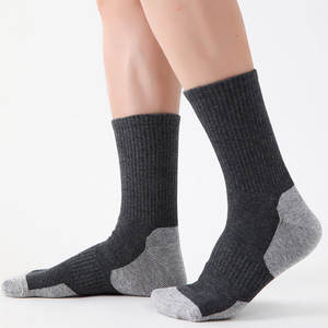 Fornitura di fabbrica <span class=keywords><strong>calze</strong></span> sportive a righe ad alto elastico antiscivolo impugnatura calcio <span class=keywords><strong>calze</strong></span> con altezza caviglia per la stagione autunnale - Product Image 4