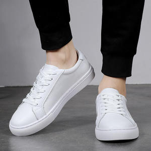 <span class=keywords><strong>Sneakers</strong></span> Casual da <span class=keywords><strong>Uomo</strong></span> in Vera Pelle Bianca con Logo Personalizzato OEM ODM di Alta Qualità - Product Image 2