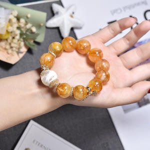 สร้อยข้อมือรักษาสีสำหรับผู้หญิงลายดอกไม้เหงือกสีเหลืองหินธรรมชาติผีเสื้อเกล็ดหิมะ - Product Image 4