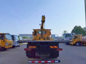 Camion de dépannage à plateau plat Howo 5-6 tonnes avec grue pour le sauvetage d'urgence, camion de dépannage 4x2 avec grue hydraulique, camion de dépannage à plateau plat - Product Image 5