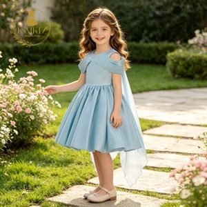 Robe <span class=keywords><strong>de</strong></span> soirée en satin bleu clair pour enfants avec traîne en mousseline et détail nœud mignon pour petites filles, robe <span class=keywords><strong>de</strong></span> demoiselle d'honneur ou robe <span class=keywords><strong>de</strong></span> bal - Product Image 2