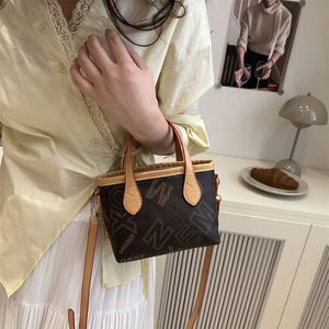 Fashionable Retro Crossbody <b>Bag</b> European American Style Casual Letter Printed Waterproof PU Waterproof Casual Shoulder Handbag - Product Image 5