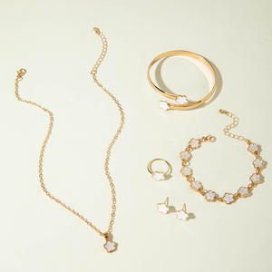 เครื่องประดับข้ามพรมแดนแบบยุโรปและอเมริกาแฟชั่นสร้อยคอรูปดอกไม้นำโชคห้าใบเรียบง่ายเรียบง่าย - Product Image 2