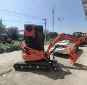 Excavatrice sur chenilles Kubota U20 d'occasion, 2 tonnes, moteur certifié EMC, emballage EPR France, avec accessoire de ramassage, pompe moteur haute performance - Product Image 2
