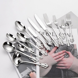 Juego de Cubiertos de Acero Inoxidable con Acabado Plateado Espejo Estilo Europeo, Clásico con Relieve - Product Image 1