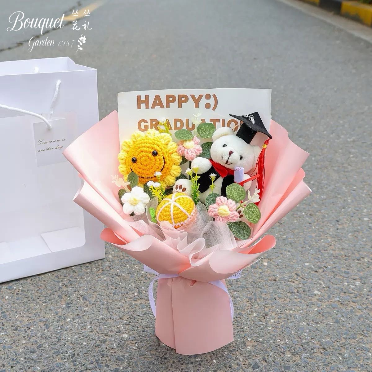 Pink-bright graduation bouquet, gift bag, string lights