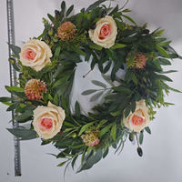 Harga Grosir Dekorasi Natal Karangan Bunga Buatan Zaitun Mawar Garland Tanaman Hijau Palsu dengan Buah Berry untuk Gantungan Pintu Depan