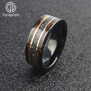 8Mm <span class=keywords><strong>Tungsten</strong></span> Carbide Vòng Cho Nam Giới Đen Phẳng Rose Gold Với Whiskey Thùng Gỗ Thiên Thạch <span class=keywords><strong>Inlay</strong></span> Hợp Thời Trang Mens Đồ Trang Sức - Product Image 3