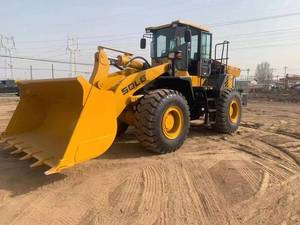 Chargeuse sur pneus SDLG 956L d'occasion, mini-chargeuse avant et arrière avec moteur Cat, capacité de charge nominale de 4 tonnes pour les fermes - Product Image 2