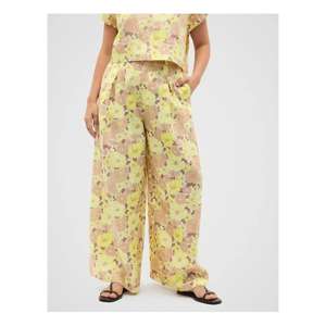 Pantalon décontracté en tissu doux pour femme, conçu pour une coupe décontractée et un confort respirant pendant les heures de travail et les loisirs - Product Image 5