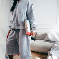 Ensemble survêtement streetwear personnalisé 2 pièces : sweat à capuche zippé et short large à cordon élastique, coupe oversize, longueur au-dessus du genou, OEM