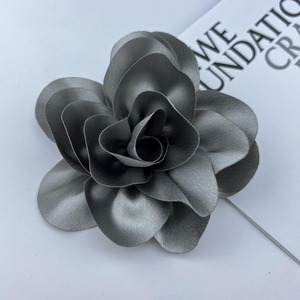 Broche de flor de rosa 3D de hierro satinado de alta gama de 14 cm, corsage, accesorios de decoración para trajes, pinza para el pelo, venta al por mayor transfronteriza. - Product Image 4