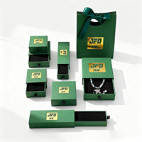 Boîte à bijoux de luxe vert foncé avec logo personnalisé, boîte à pendentif, boîte cadeau, boîte à collier, boîte à boucles d'oreilles, boîte à bagues, boîte à bijoux avec tiroir, boîte d'emballage
