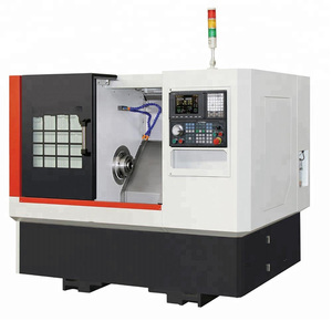 Torno CNC para Metal Económico con Controlador CNC GSK FANUC, Bancada Inclinada Horizontal - Product Image 1