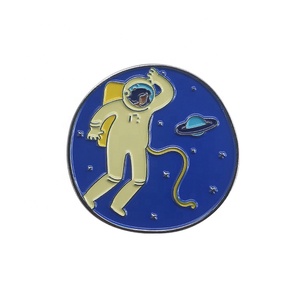 Distintivo/Pin da Bavero in Metallo Smaltato Personalizzato Fatto a Mano per Piccoli Psicologi e Dottori - Distintivo di Onore del Produttore - Product Image 5