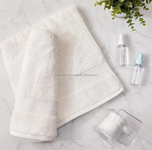 Serviettes de bain d'hôpital 100% coton 400 GSM, absorbantes, douces pour la peau, 140x70cm, serviettes médicales, étiquette privée et fabricant OEM - Product Image 1