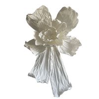 Installation d'art en papier géant de couleur, fond de mariage, événement, fête, fleurs suspendues, fleurs en papier décoratives