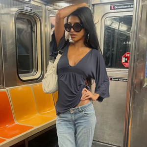 T-shirt pour femme avec logo personnalisé de qualité supérieure - Couleur unie, col en V, manches évasées, haut corset, sexy, manches mi-longues, chemisier ample, OEM - Product Image 2