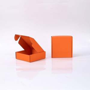 Cajas de correo corrugadas con logotipo personalizado a prueba de agua Laminación mate Relieve Lámina dorada Estampado Materiales reciclados duraderos Calcetines - Product Image 3