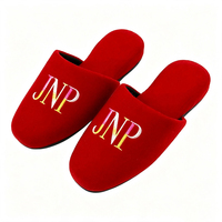 Chaussons d'intérieur en velours rouge doux et luxueux, unisexes, avec logo personnalisé brodé, pour la maison