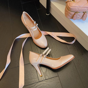 Escarpins Mary Jane Lolita sexy en cuir verni à bout rond et <span class=keywords><strong>talon</strong></span> de <span class=keywords><strong>8</strong></span> <span class=keywords><strong>cm</strong></span> avec brides à boucles, collection classique intemporelle 2026, best-seller pour femme - Product Image 3