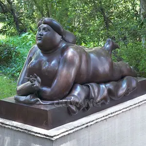 Quyang Decoratieve Outdoor Grote Moderne Kunst Metalen Brons Liggen Vet Vrouw Standbeeld Fernando Botero Dame Sculptuur Voor Stad Vierkante