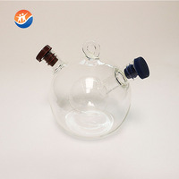 Distributeur d'huile et de vinaigre en verre multifonctionnel de forme carrée au design classique pour cuisine, idéal pour l'huile d'olive, la sauce soja et les assaisonnements.