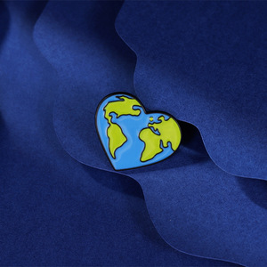Badge en métal émaillé « Protect Earth Heart World Map » en alliage, personnalisable, pour <span class=keywords><strong>la</strong></span> sensibilisation environnementale, accessoire vestimentaire, vente en gros - Product Image 2
