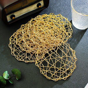 <span class=keywords><strong>Sous</strong></span>-plat jetable écologique de 14 pouces, <span class=keywords><strong>rouge</strong></span>, argenté, doré, pour mariage, décoration minimaliste et économique pour la maison - Product Image 1