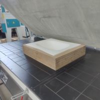 Machine de formage sous vide de thermoformage de bassin à surface solide Corian de nouvelle conception à bas prix