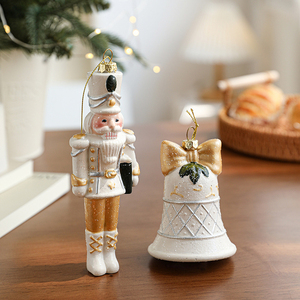 Vente en gros de pendentifs décoratifs de Noël en plastique, Père Noël, bonhomme de neige, flocon de neige, casse-noisette, pour la décoration des fêtes de Noël - Product Image 6