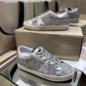 Chaussures décontractées de marque de luxe, chaussures de sport plates et confortables pour la marche, pour hommes et femmes. - Product Image 1